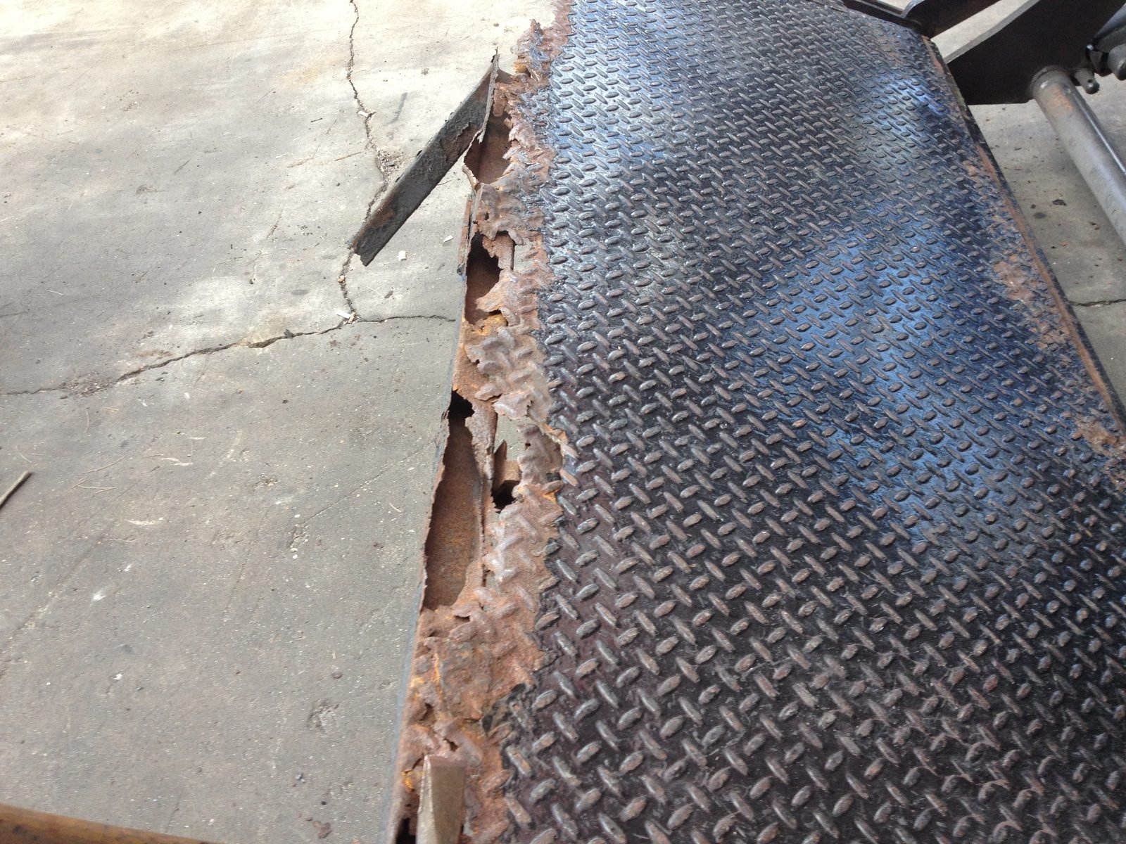 The lift gate as it came in: the platform deck plate rusted through
